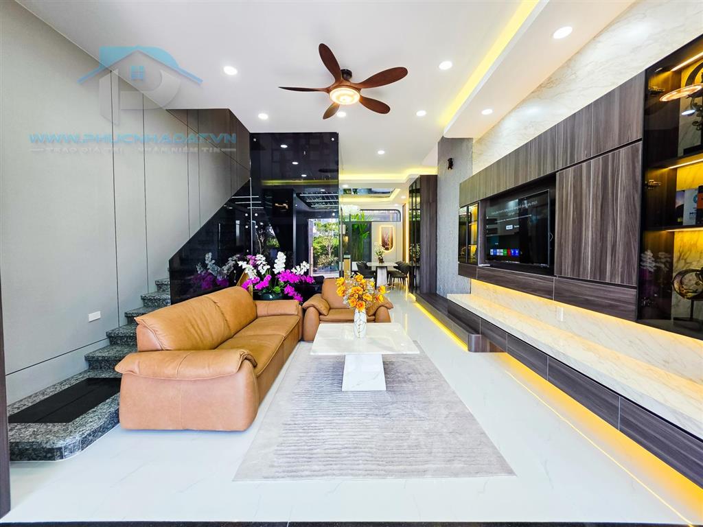 Căn duy nhất còn sót lại, ngang 5m có thang máy, bước 1 bước ra công viên quận 7  giá 17.5 tỷ