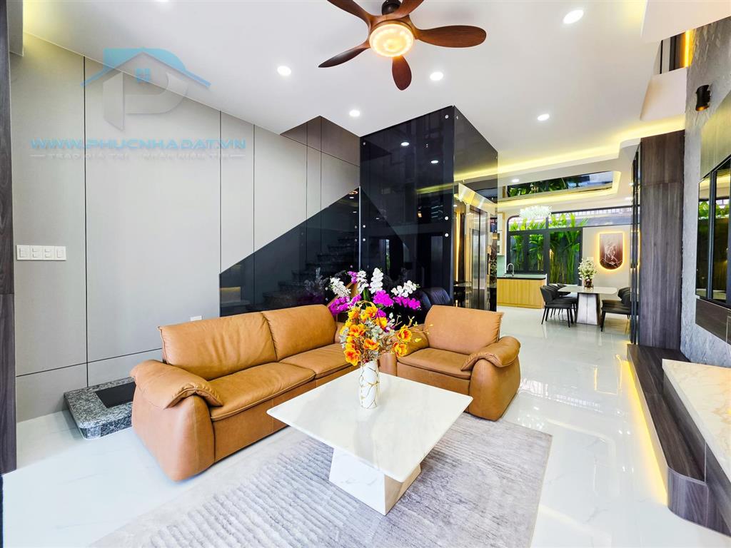 Căn duy nhất còn sót lại, ngang 5m có thang máy, bước 1 bước ra công viên quận 7  giá 17.5 tỷ