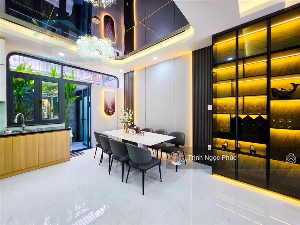 Căn duy nhất còn sót lại, ngang 5m có thang máy, bước 1 bước ra công viên quận 7  giá 17.5 tỷ