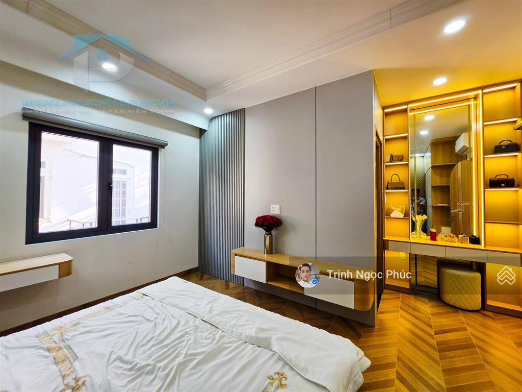 Căn duy nhất còn sót lại, ngang 5m có thang máy, bước 1 bước ra công viên quận 7  giá 17.5 tỷ