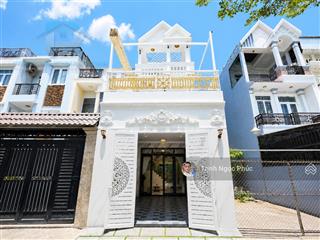 Chỉ 5 phút sang phú mỹ hưng  nhà đẹp hẻm xe hơi "về ở ngay"  giá 7.19 tỷ, 4x19m