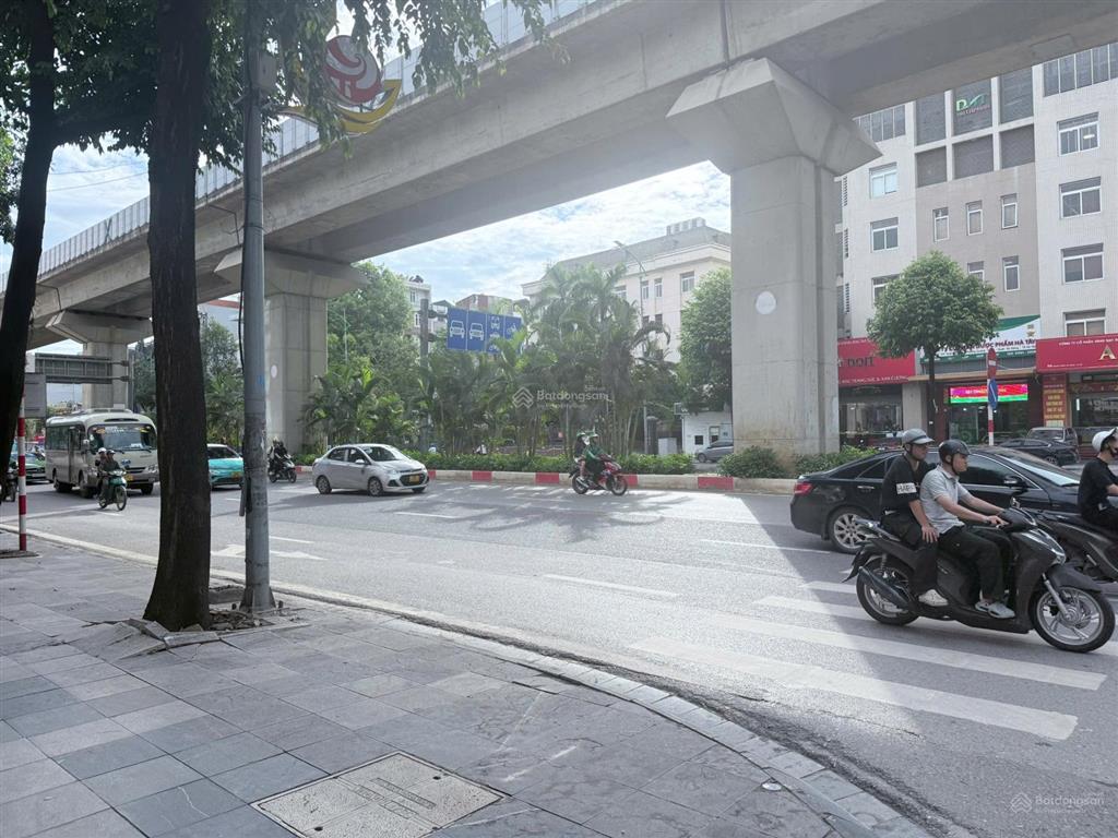Bán tòa văn phòng 7 tầng 1 hầm mặt phố hoàng hoa thám, hà đông, 86m², thang máy, giá 43,8 tỷ