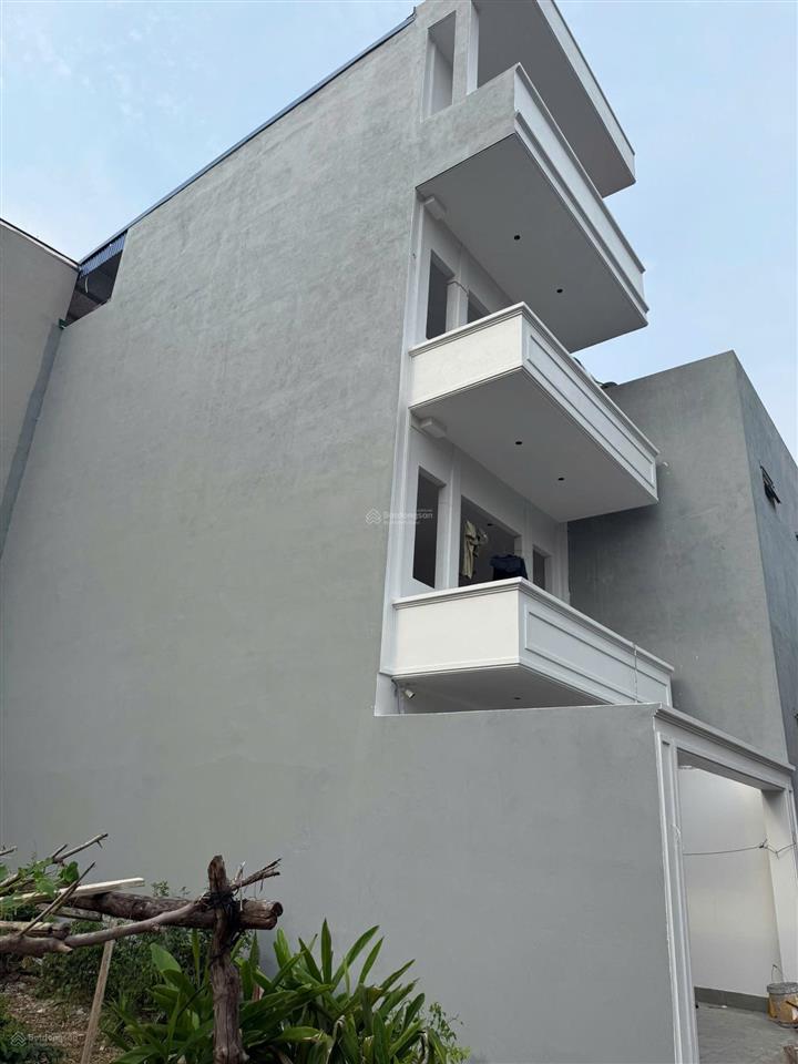Cc bán gấp căn nhà 4 tầng mới tinh tại tổ 8 quang minh, oto đỗ cửa nội thất cơ bản, kv trung tâm