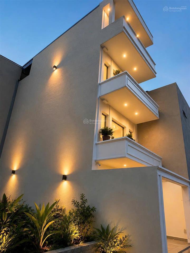 Cc bán gấp căn nhà 4 tầng mới tinh tại tổ 8 quang minh, oto đỗ cửa nội thất cơ bản, kv trung tâm
