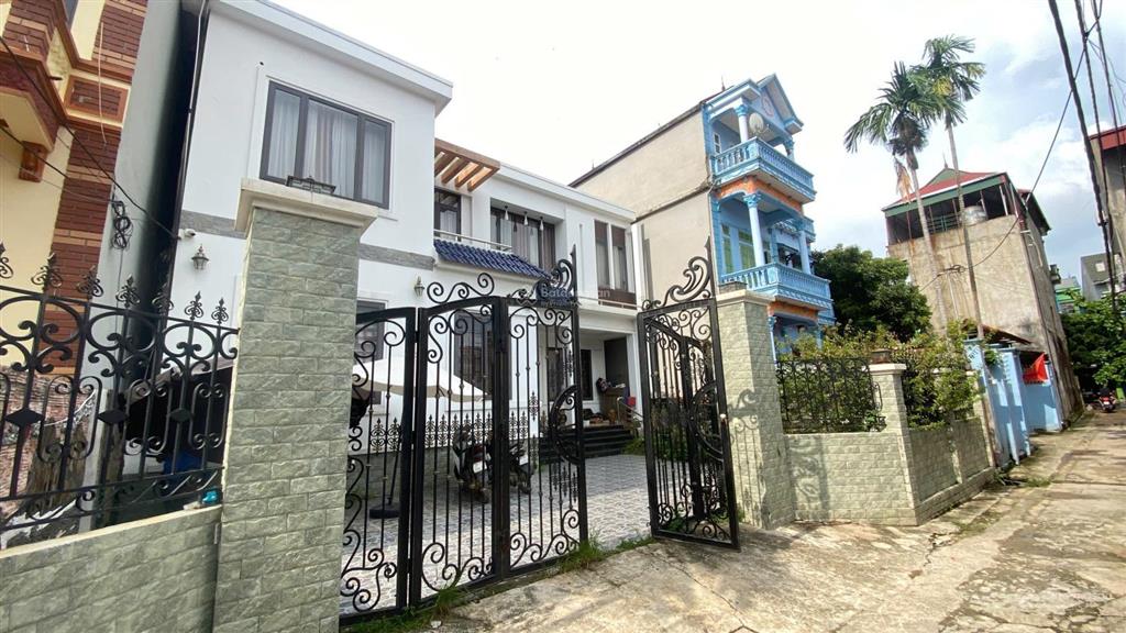 Nhà sân vườn đẳng cấp, cơ hội hiếm tại phù trì, quang minh, full nội thất, ô tô vào nhà