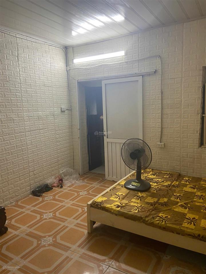 Căn hộ cấp 4 riêng biệt ngõ 28 phố tứ liên