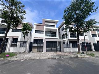 Cho thuê nhà biệt thự 3.5 tầng diện tích 300m2(1 tầng) 15tr/tháng tại hà đông hà nội. 0868 318 ***