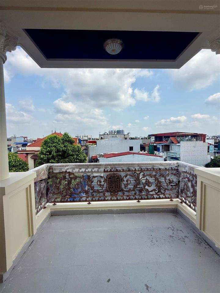 Siêu phẩm thang máy gara otooo 184 phương lưu
ngõ trước nhà 4m kinh doanh buôn bán 66,6m xây mới