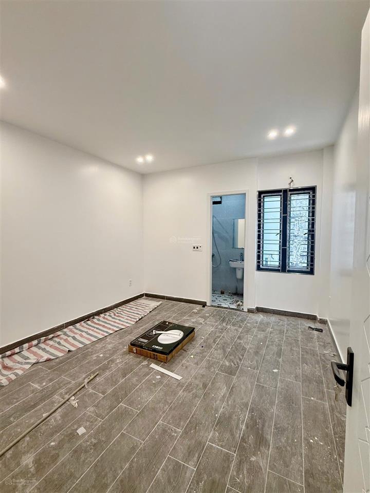Siêu phẩm thang máy gara otooo 184 phương lưu
ngõ trước nhà 4m kinh doanh buôn bán 66,6m xây mới