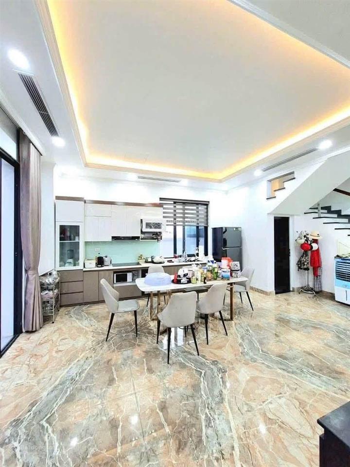 Chính chủ cần bán gấp căn biệt thự làng việt kiều lê chân 240m ngang 9m 3 tầng hướng đông giá rẻ