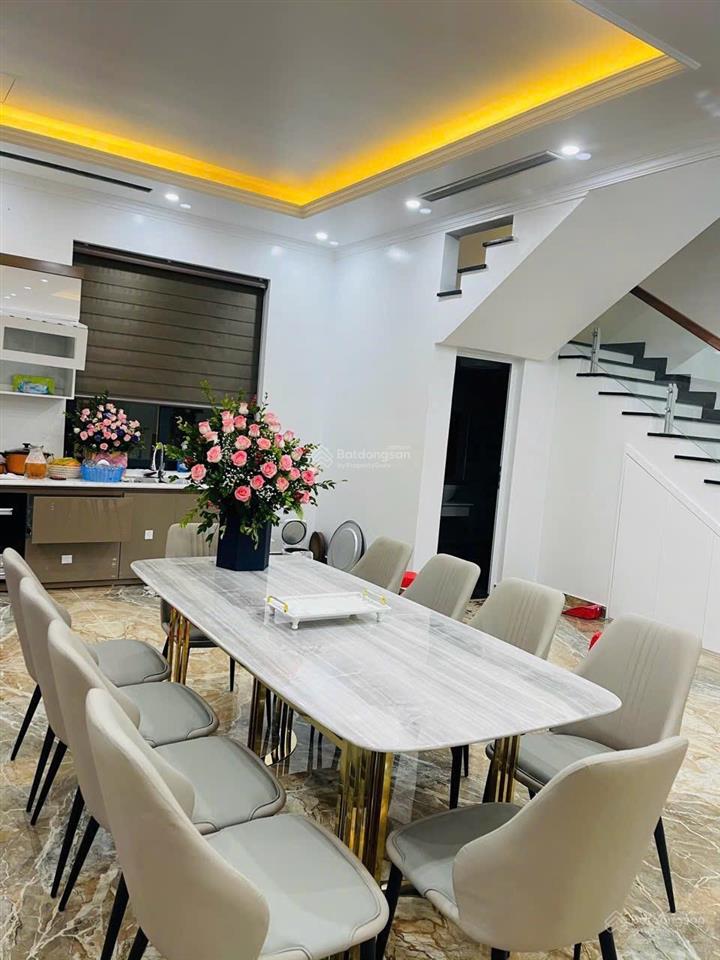 Chính chủ cần bán gấp căn biệt thự làng việt kiều lê chân 240m ngang 9m 3 tầng hướng đông giá rẻ