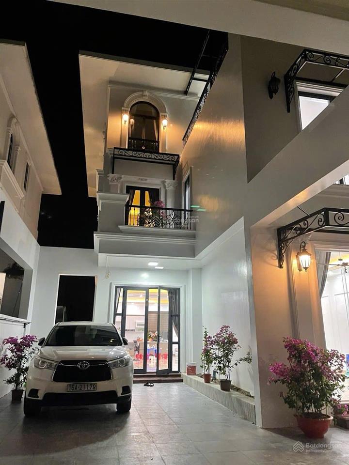 Chính chủ cần bán gấp căn biệt thự làng việt kiều lê chân 240m ngang 9m 3 tầng hướng đông giá rẻ