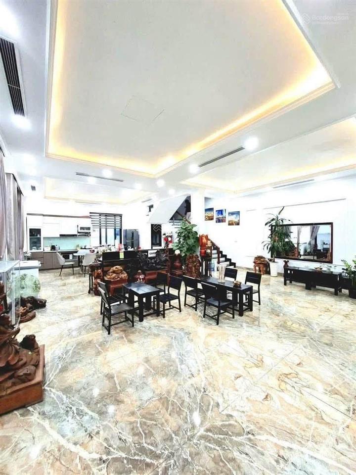 Chính chủ cần bán gấp căn biệt thự làng việt kiều lê chân 240m ngang 9m 3 tầng hướng đông giá rẻ