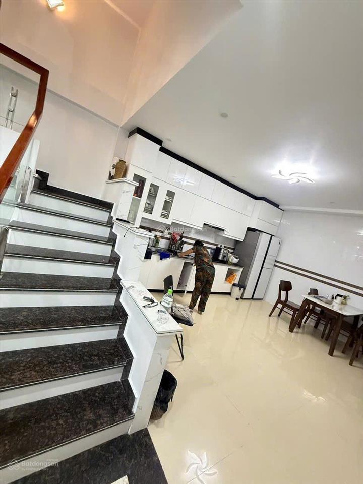 Bán gấp căn góc độc lập đủ đồ đường rộng 4 tầng thành tô cát bi, ngô gia tự bìa đỏ hướng tây