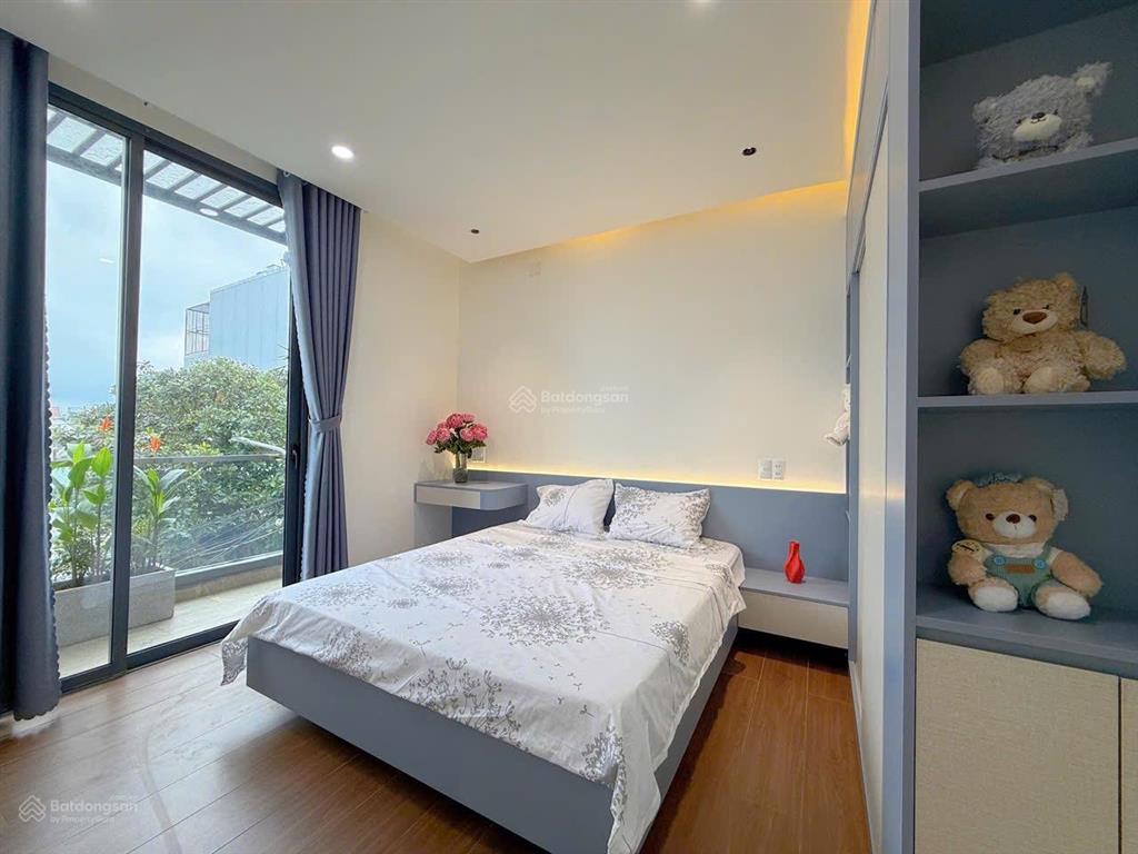 Siêu phẩm trong tầm giá, gần biển 1 trệt 2 lầu 3 pn 1 phòng thờ, nhà rất mới, để lại full nội thất