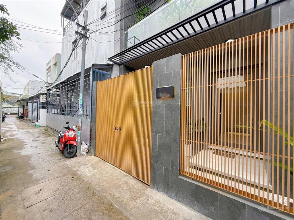 Siêu phẩm trong tầm giá, gần biển 1 trệt 2 lầu 3 pn 1 phòng thờ, nhà rất mới, để lại full nội thất