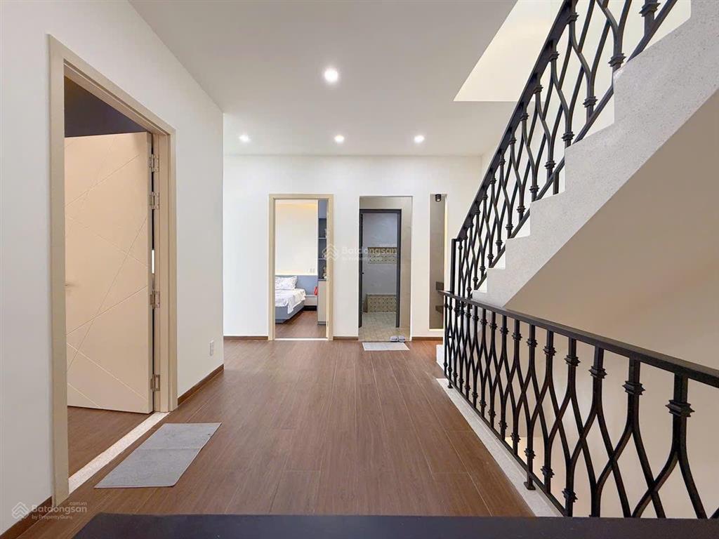 Siêu phẩm trong tầm giá, gần biển 1 trệt 2 lầu 3 pn 1 phòng thờ, nhà rất mới, để lại full nội thất