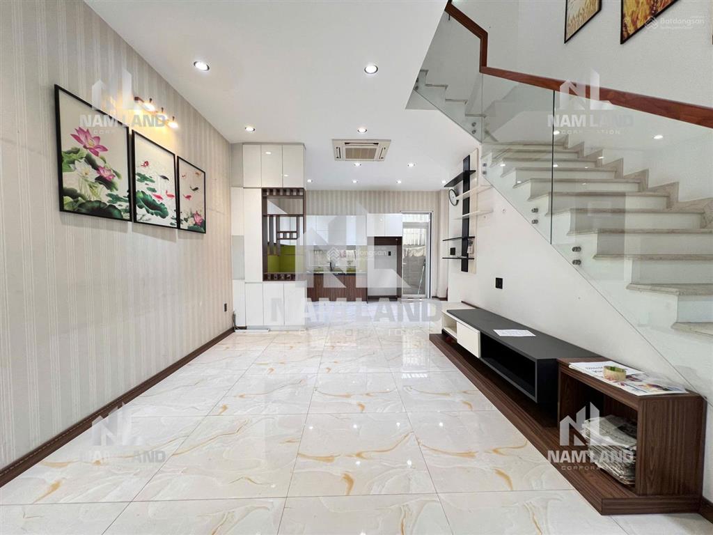 Cho thuê nhà đẹp 3 tầng view công viên ngay đường liên phường khu an ninh yên tĩnh để ở gia đình vp