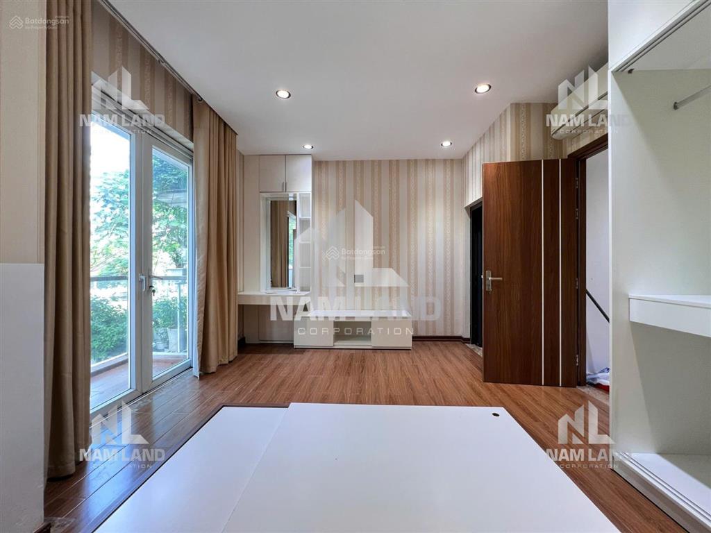 Cho thuê nhà đẹp 3 tầng view công viên ngay đường liên phường khu an ninh yên tĩnh để ở gia đình vp