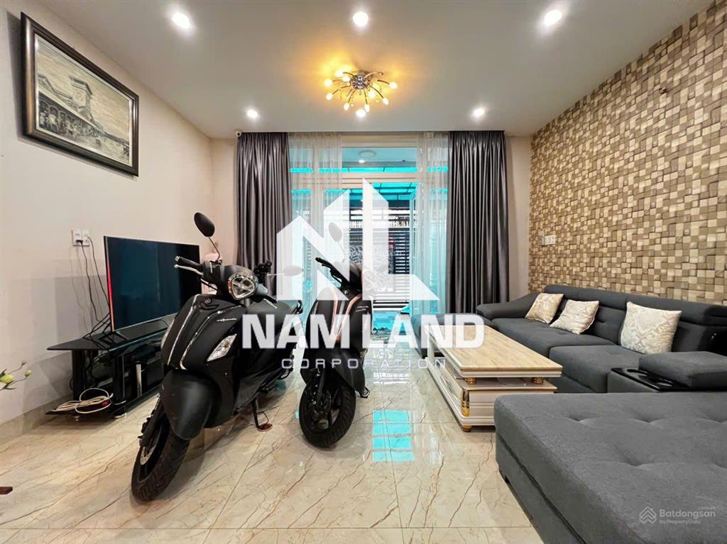 Cho thuê nhà 6 phòng ngủ có nội thất đẹp vừa ởvăn phòng công ty ngay tại nguyễn tuyển quận 2