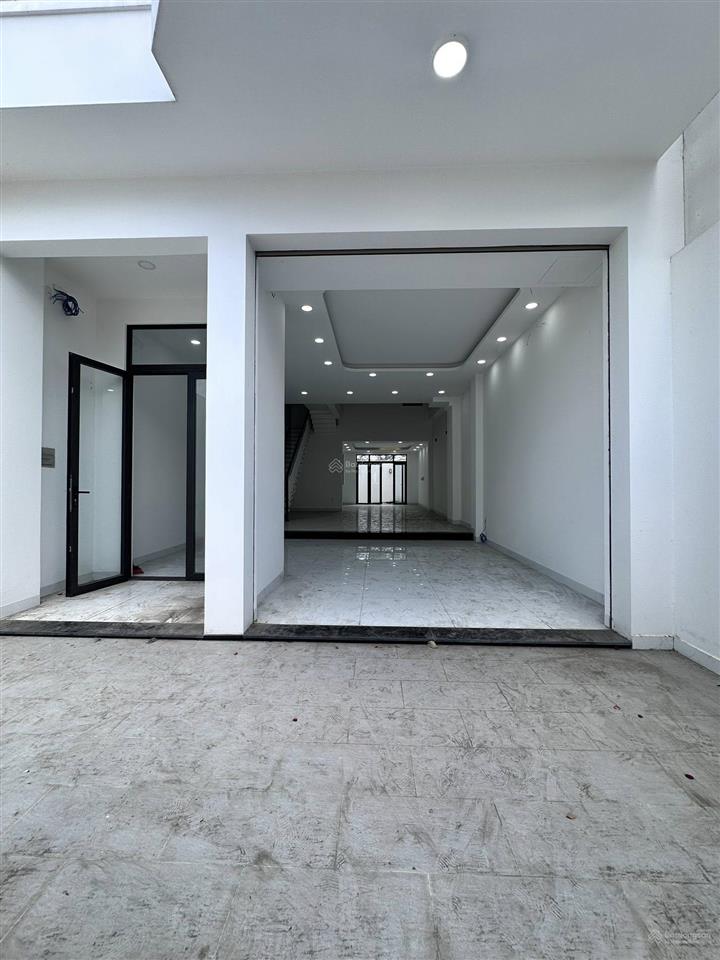 Cho thuê nhà kdc khang anphú hữuquận 9 trệt 3 lầu 4 phòng trống làm văn phòngở gia đình