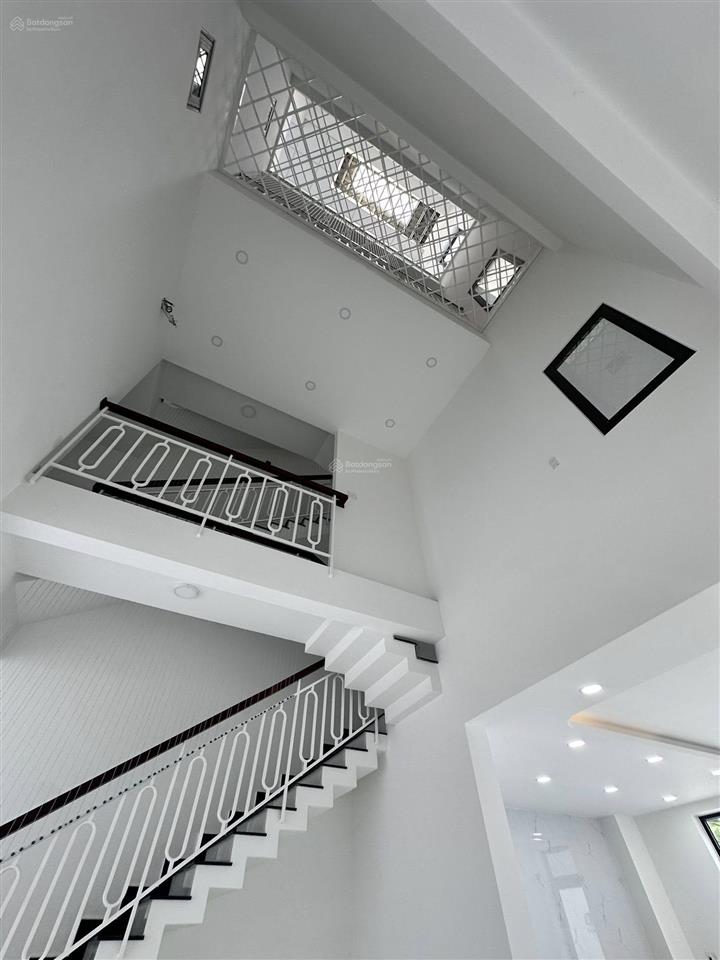 Cho thuê nhà kdc khang anphú hữuquận 9 trệt 3 lầu 4 phòng trống làm văn phòngở gia đình