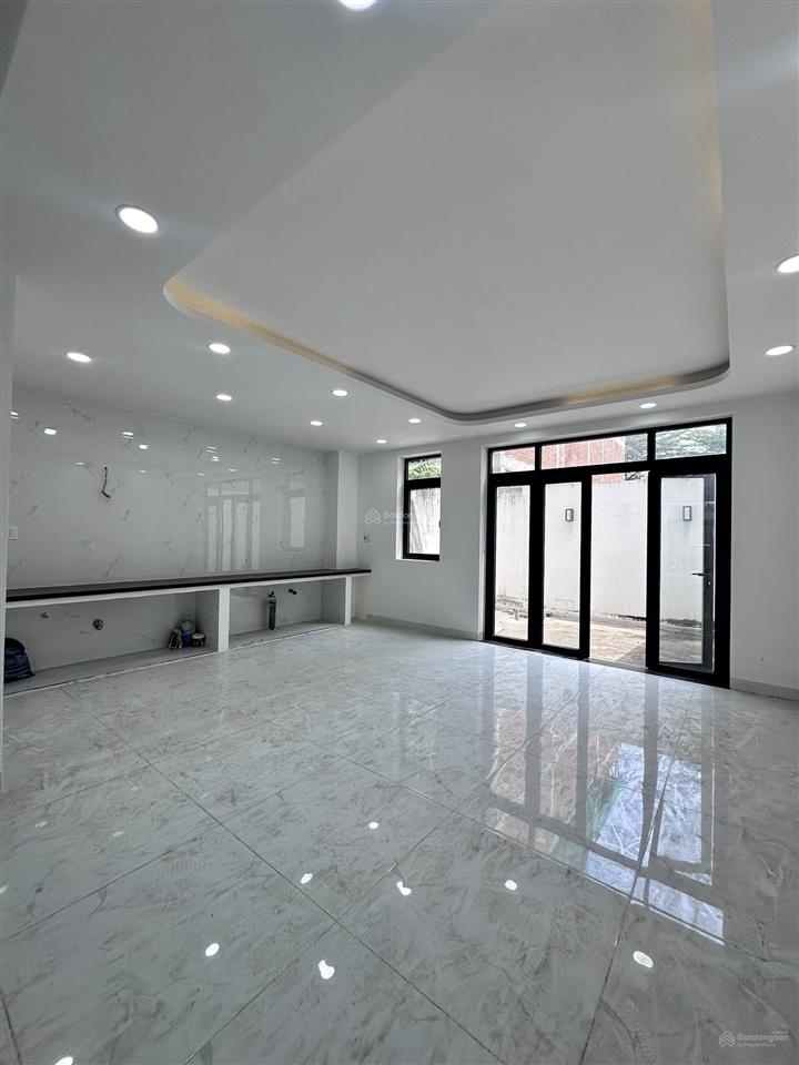 Cho thuê nhà kdc khang anphú hữuquận 9 trệt 3 lầu 4 phòng trống làm văn phòngở gia đình