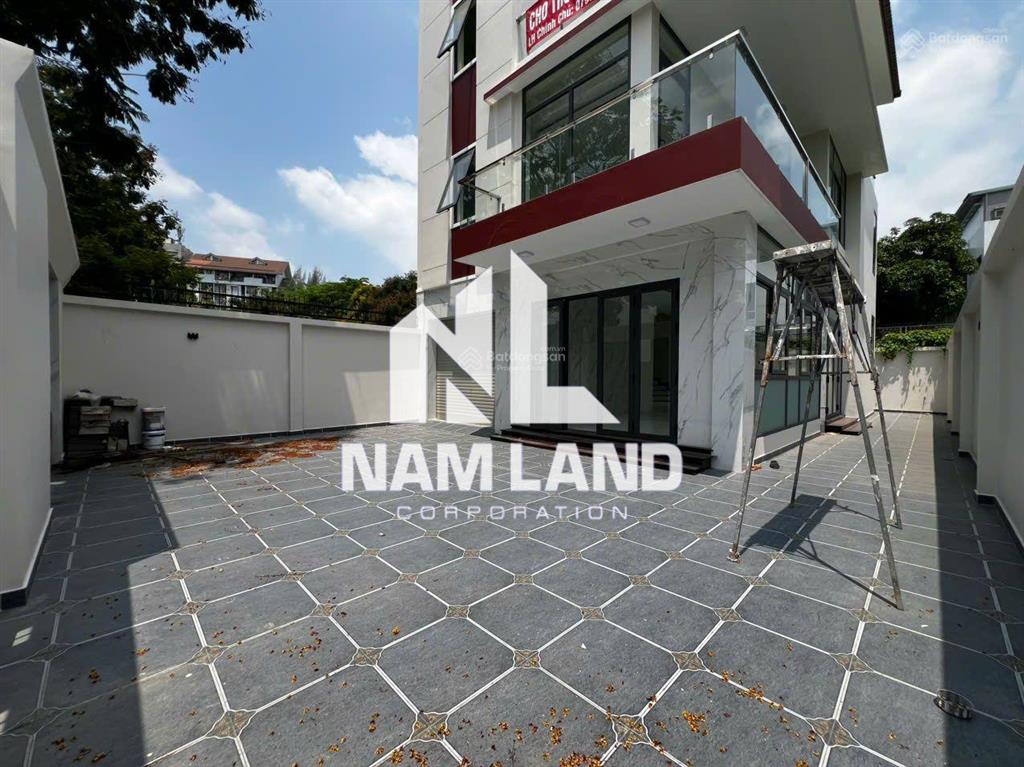 Cho thuê nhà ngang 10m mới xây sân vườn, gara 3 tầng 4 phòng thoáng ngay gần đường liên phường