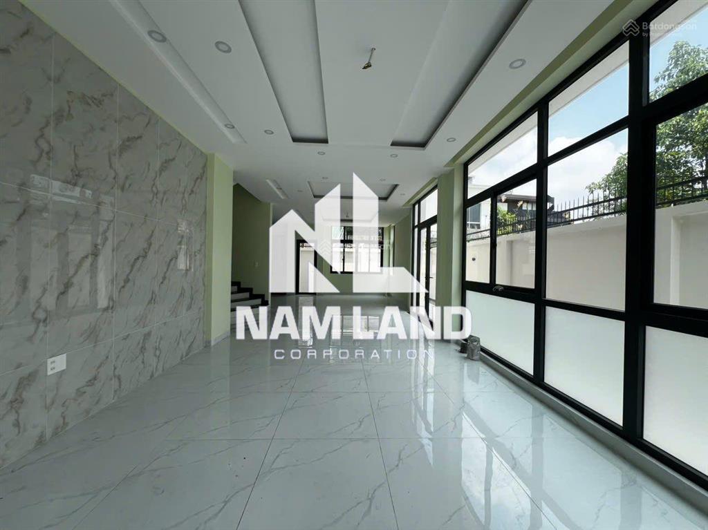 Cho thuê nhà ngang 10m mới xây sân vườn, gara 3 tầng 4 phòng thoáng ngay gần đường liên phường