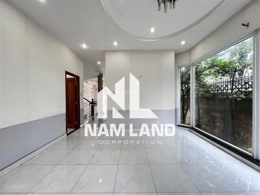 Cho thuê nhà ngang 12m sân vườn 4 tầng 6 phòng để ở, văn phòng công ty tại phú hữu quận 9 chỉ 30tr