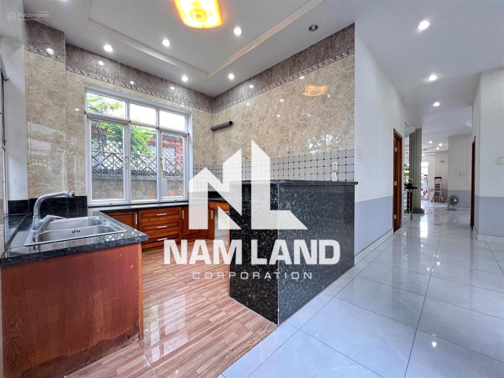 Cho thuê nhà ngang 12m sân vườn 4 tầng 6 phòng để ở, văn phòng công ty tại phú hữu quận 9 chỉ 30tr