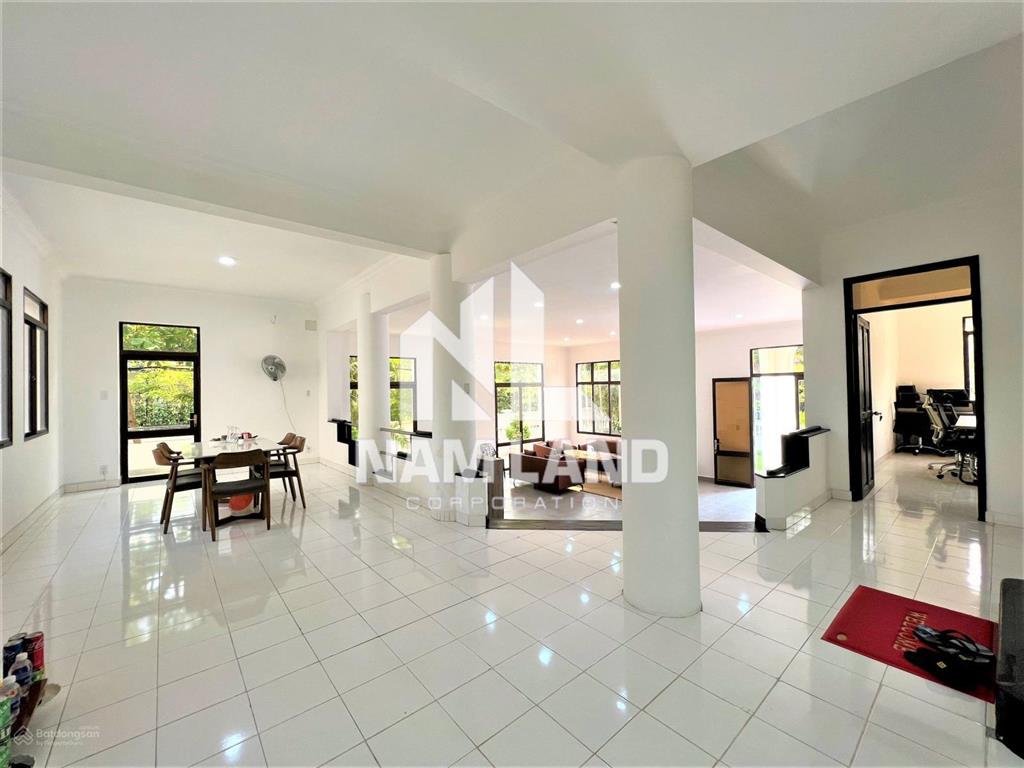 Cho thuê biệt thự góc 2 mặt tiền sân vườn xanh mướt 2 tầng 5 phòng đầy đủ nội thất tại thảo điền