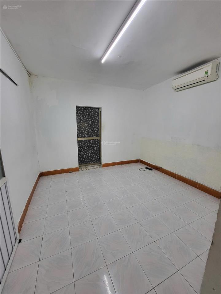 Nhà tập thể b4 ngõ 132 mai dịch chính chủ cho thuê