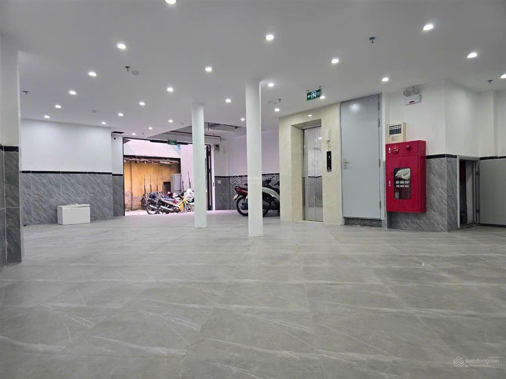 Chính chủ bán nhà ccmn đường hoàng đạo thành quận thanh xuân hà nội. dòng tiền 1.5 tỉ/ năm