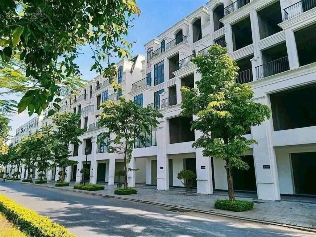 Bán liền kề hinode royal park 18,5 tỷ đường 30m  0989 862 ***