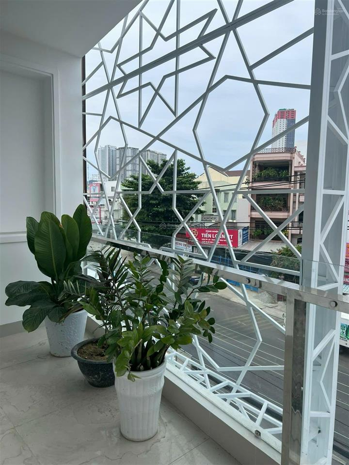 Bán nhà mặt tiền 2/4 vĩnh phước nha trang 5 tầng thang máy 148,8m2 odt gần biển giá 16,9 tỷ