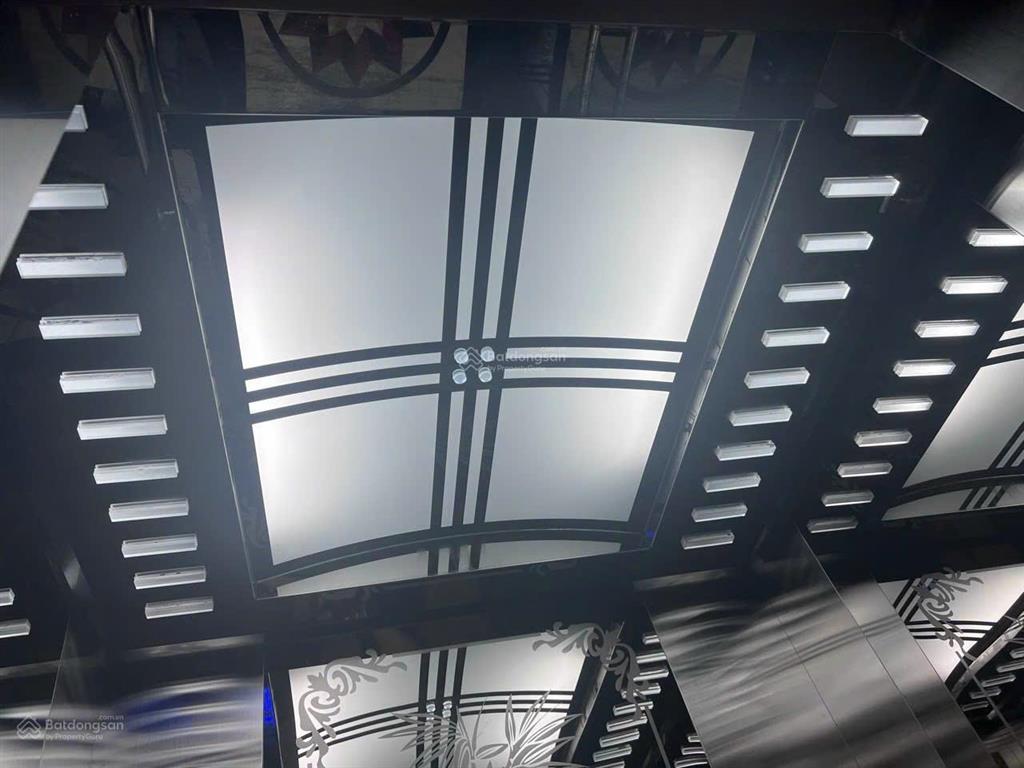 Bán nhà mặt tiền 2/4 vĩnh phước nha trang 5 tầng thang máy 148,8m2 odt gần biển giá 16,9 tỷ