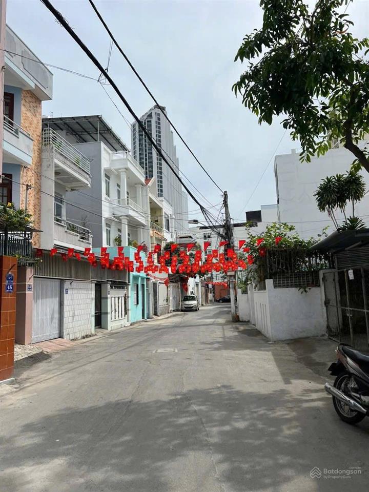 Nhà 3 tầng mặt tiền hoàng trinh gần biển, 104,8m², 4pn, sân thượng rộng, tiện ở kd đầu tư
