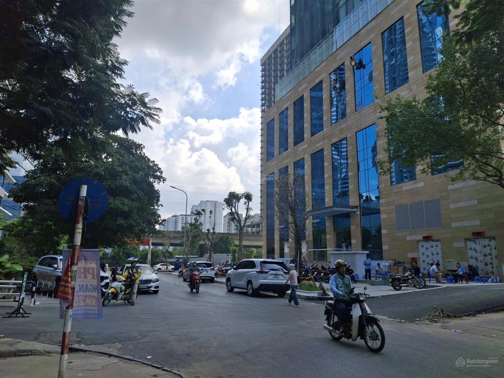 Chính chủ cho thuê gấp văn phòng hạng b đường phạm hùng