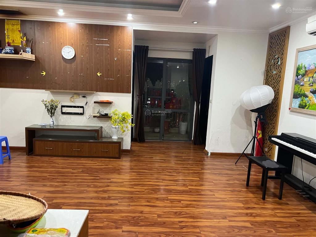 Chính chủ cần bán căn 80m2 3 phòng ngủ nơ 8 linh đàm