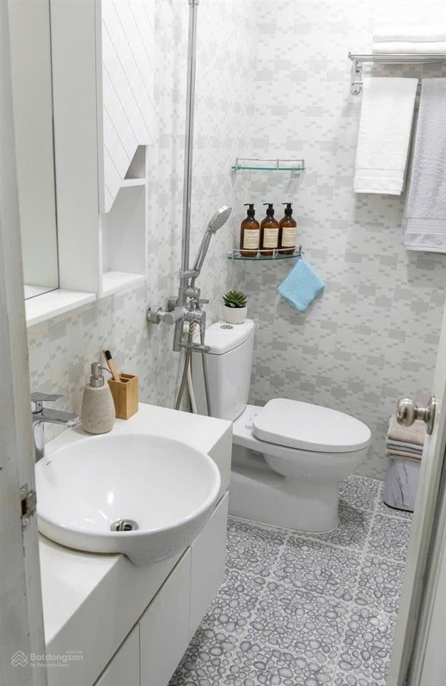 Bán cc vp5 linh đàm, 3,95 tỷ, 60m2, 2pn, 2wc, giá siêu hời!