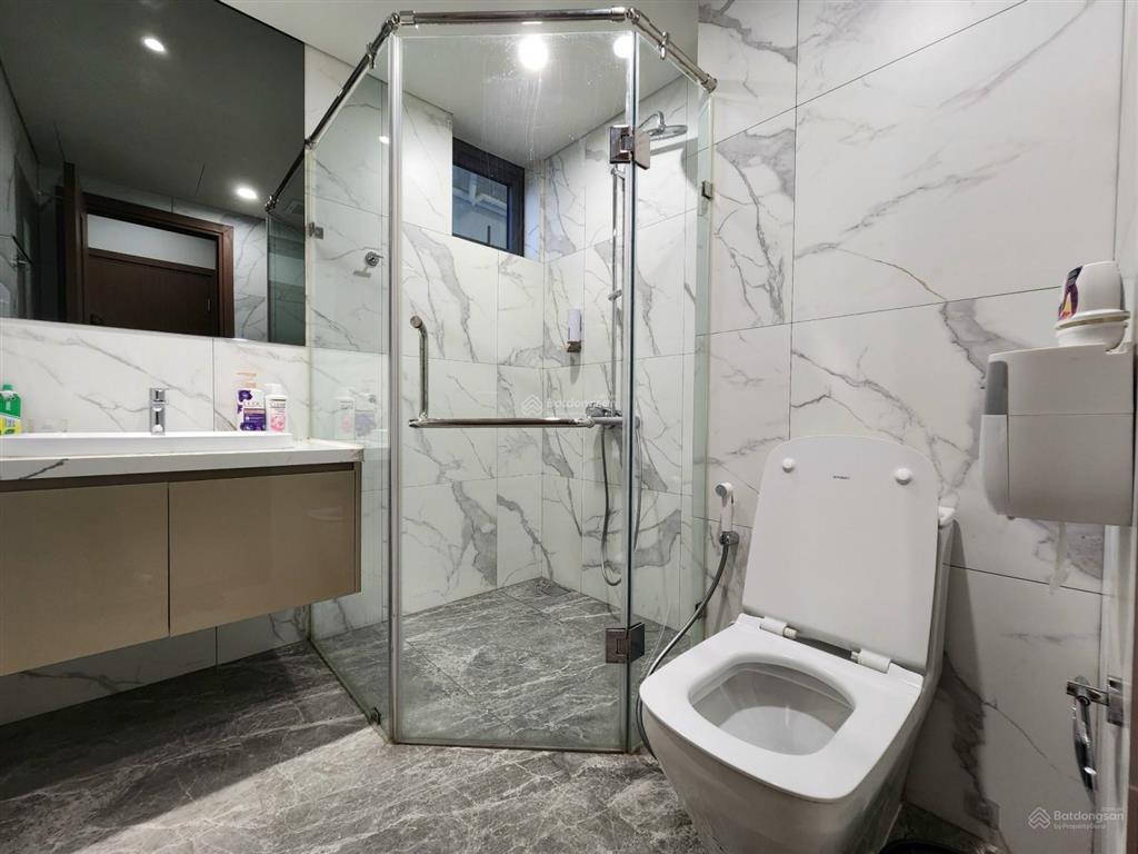 Cho thuê căn hộ giá cực rẻ 2pn 76m2 full 14tr5tr/tháng tại rivera park.  0961 303 *** (e tuyên)