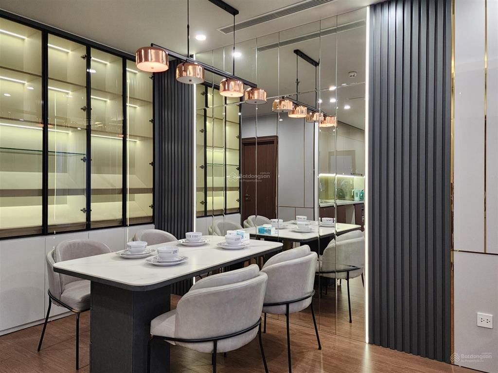 Cho thuê căn hộ giá cực rẻ 2pn 76m2 full 14tr5tr/tháng tại rivera park.  0961 303 *** (e tuyên)