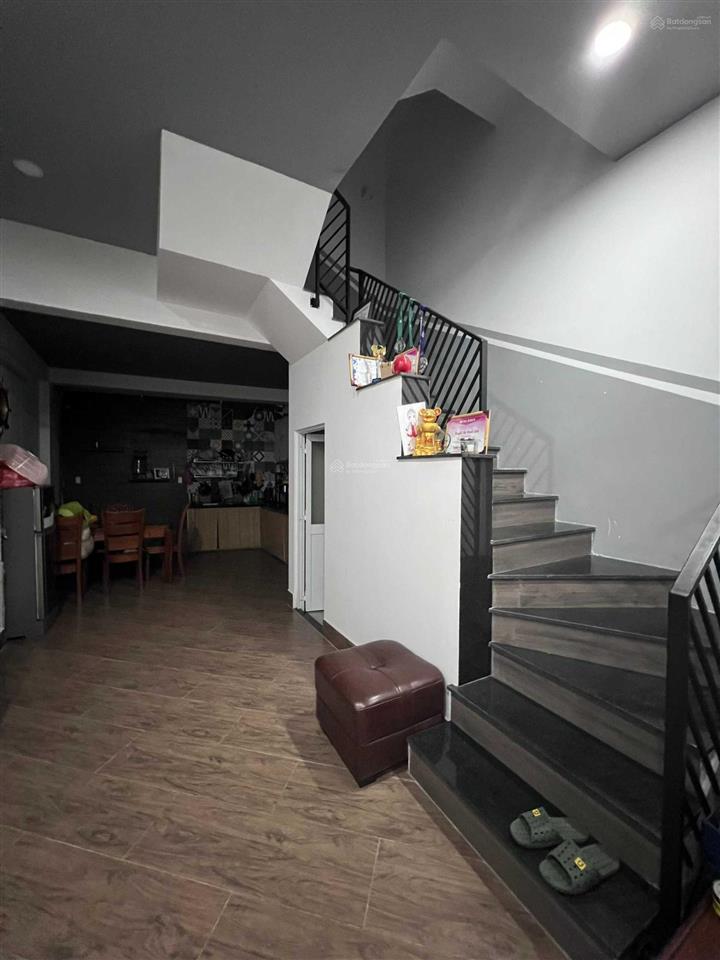 Chính chủ bán nhà phố quận 12 102,9m2 mặt tiền 8m hẻm ô tô sổ hồng