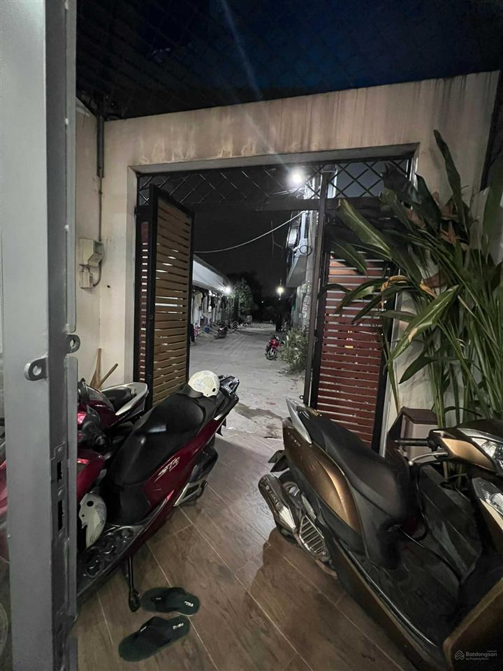 Chính chủ bán nhà phố quận 12 102,9m2 mặt tiền 8m hẻm ô tô sổ hồng