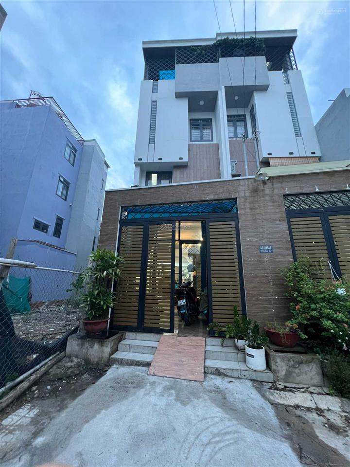 Chính chủ bán nhà phố quận 12 102,9m2 mặt tiền 8m hẻm ô tô sổ hồng