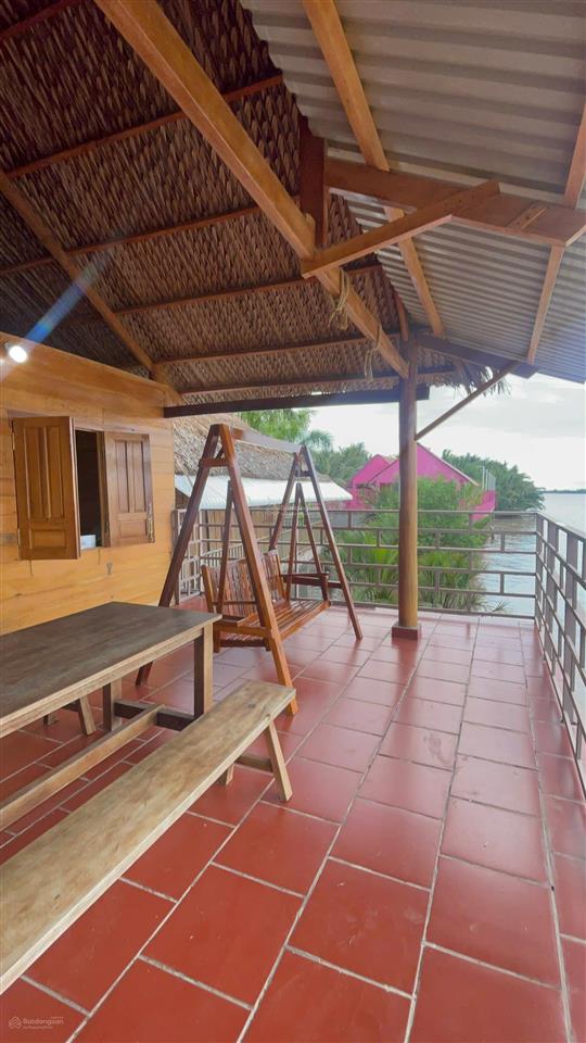 Nhà gỗ bên sông sát phà bình ninh 400m² thổ cư, sẵn kè kiên cố