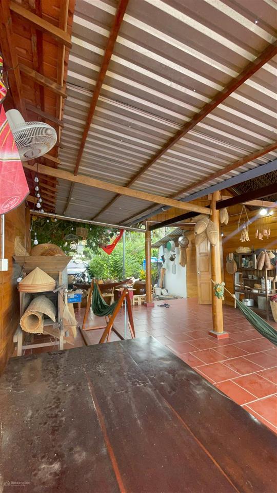 Nhà gỗ bên sông sát phà bình ninh 400m² thổ cư, sẵn kè kiên cố