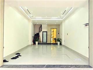 Bán nhà mới đẹp thạch bàn long biên 45m², ô tô vào nhà, nội thất cao cấp, giá 12 tỷ chính chủ.