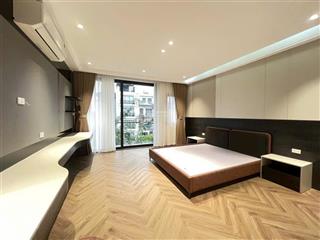Bán nhà 7 tầng thang máy view hồ thạch bàn, 50m², full nội thất, ô tô tránh, giá 19 tỷ ** long biên